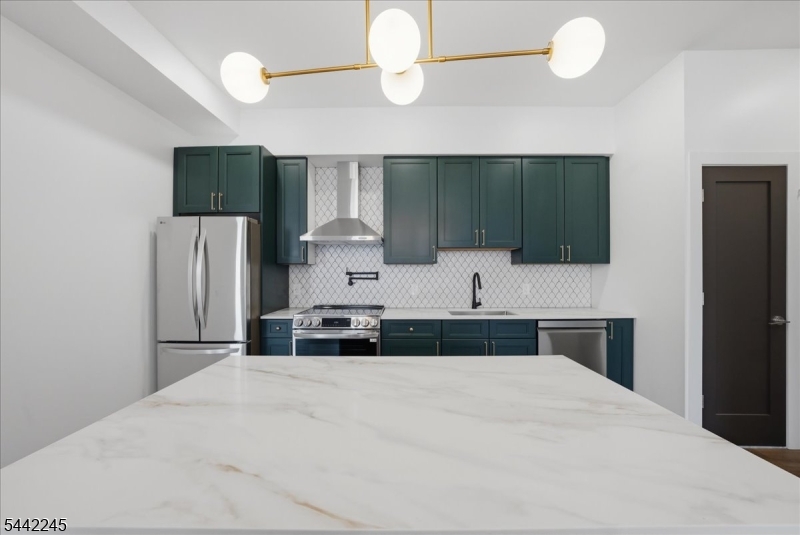 21 Lincoln Park 302 Property Photo 3
