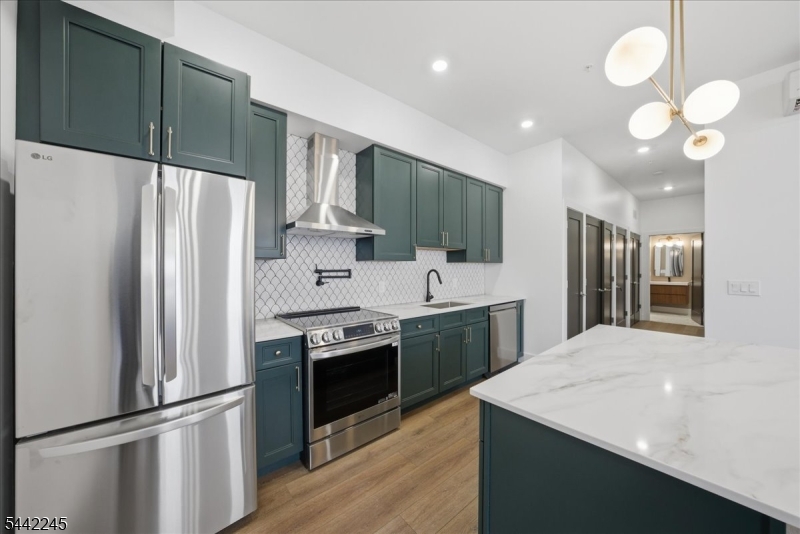 21 Lincoln Park 302 Property Photo 7