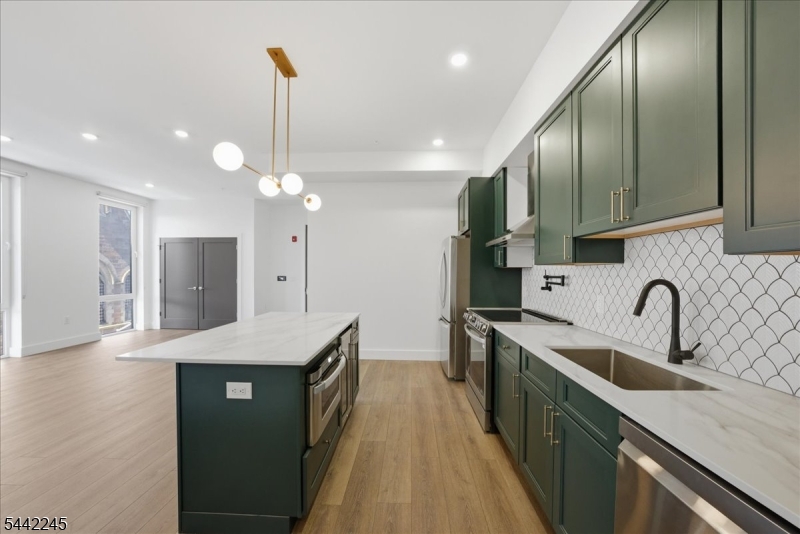 21 Lincoln Park 302 Property Photo 8