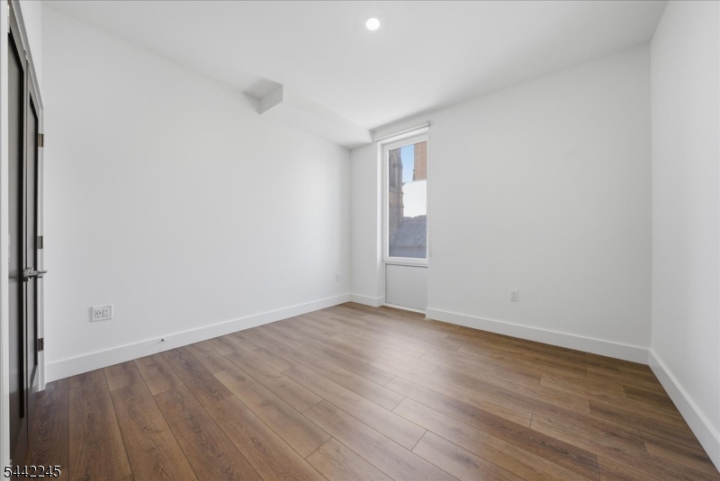 21 Lincoln Park 302 Property Photo 15