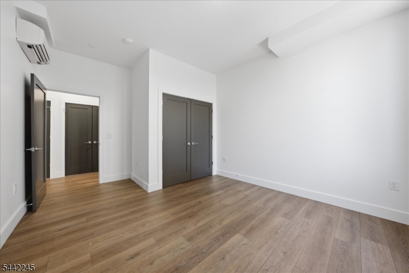 21 Lincoln Park 302 Property Photo 16
