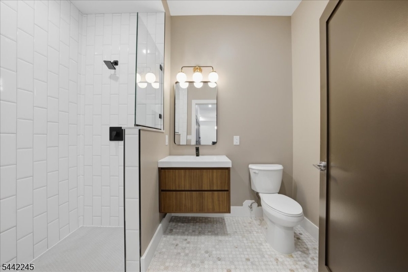 21 Lincoln Park 302 Property Photo 18
