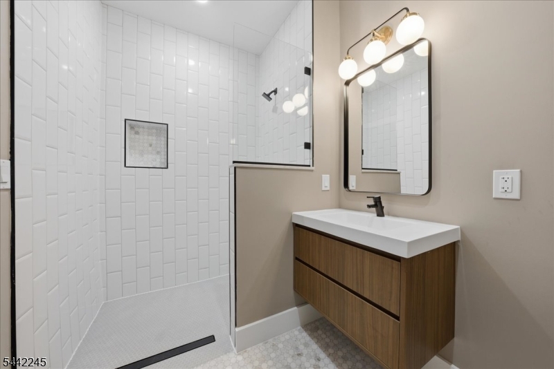 21 Lincoln Park 302 Property Photo 19