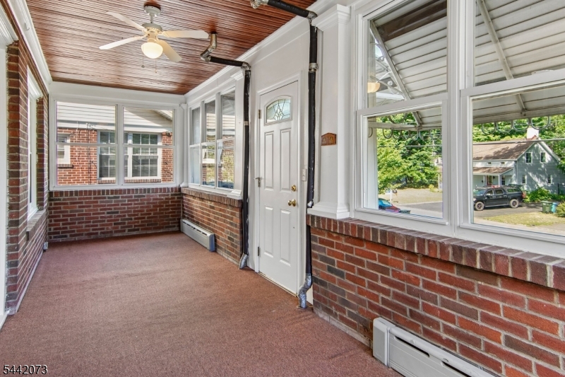 587 Woodland Ave Property Photo 3