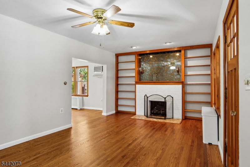 587 Woodland Ave Property Photo 5