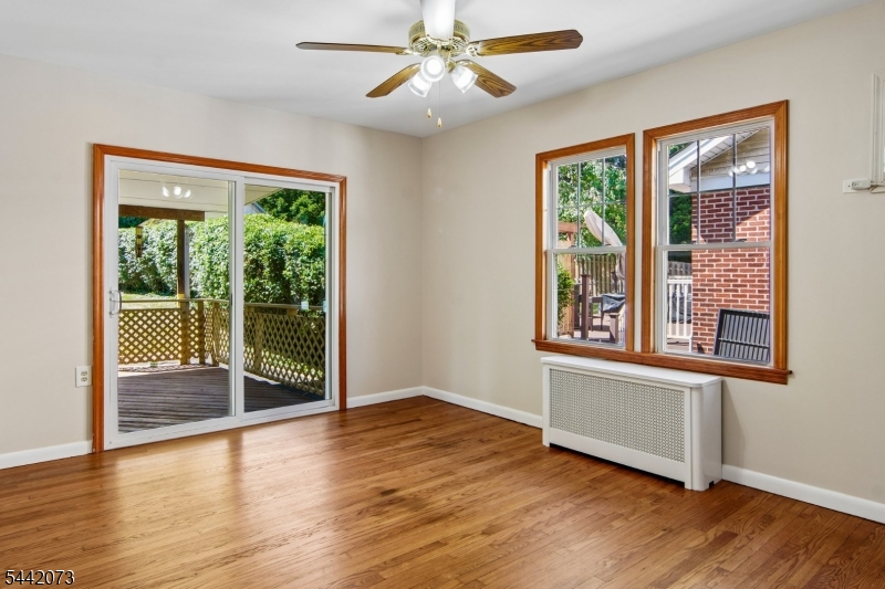 587 Woodland Ave Property Photo 8