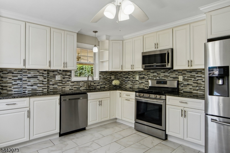 587 Woodland Ave Property Photo 11