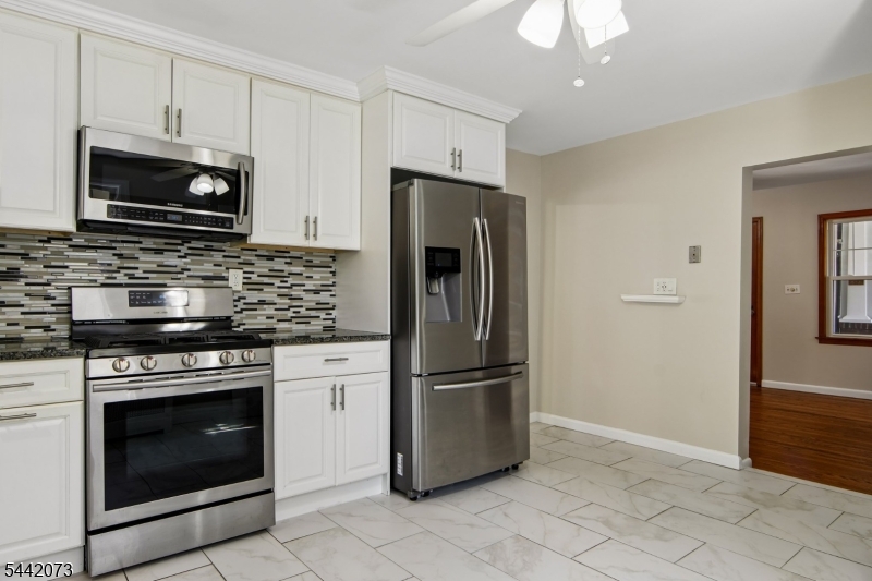 587 Woodland Ave Property Photo 12