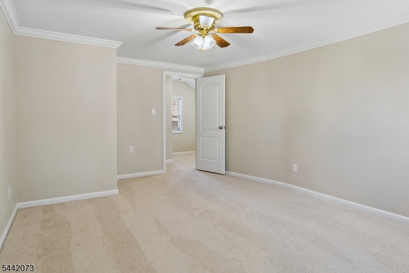 587 Woodland Ave Property Photo 15