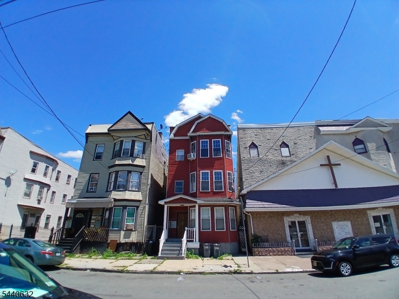 590 Hunterdon St Property Photo 3
