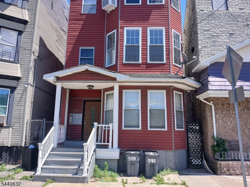 590 Hunterdon St Property Photo 4