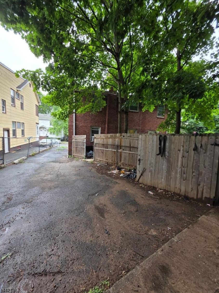 24 Chelsea Ave Property Photo 5