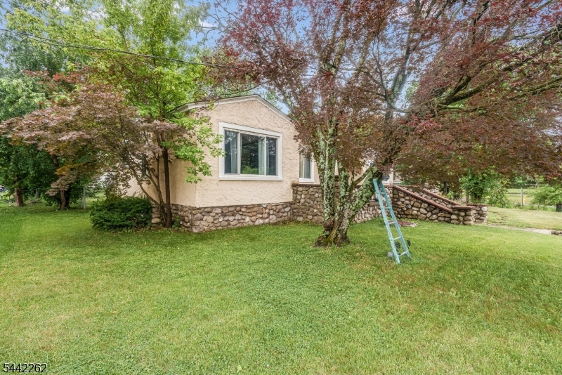 2 Hicks Ave Property Photo 2