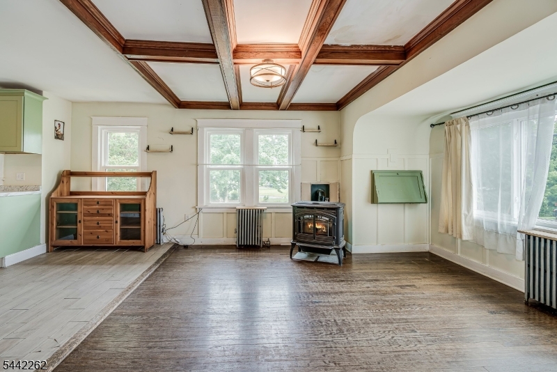 2 Hicks Ave Property Photo 6