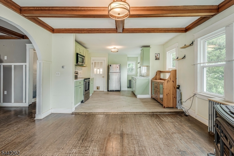 2 Hicks Ave Property Photo 8