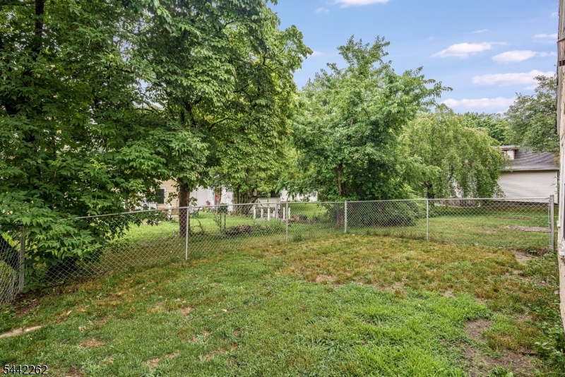 2 Hicks Ave Property Photo 18