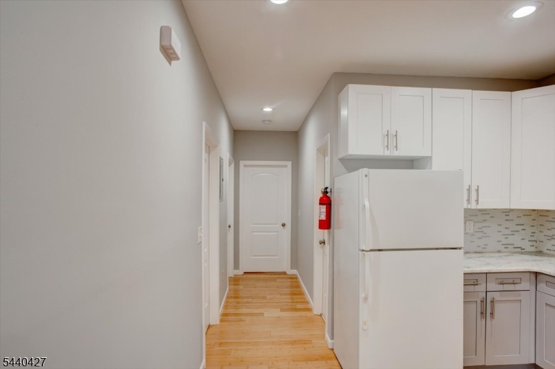 229 21st St Property Photo 9