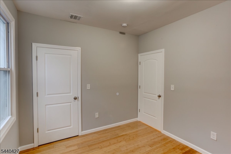 229 21st St Property Photo 10