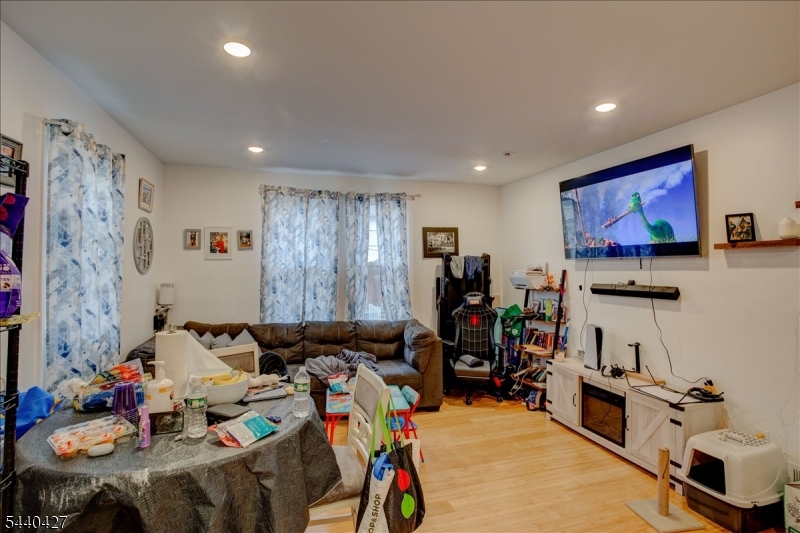 229 21st St Property Photo 19