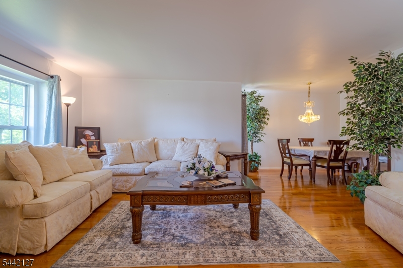 73 Kentucky Way Property Photo 3
