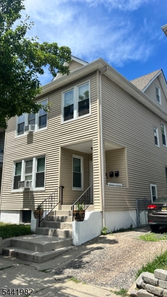 52 Christie Ave Property Photo 2