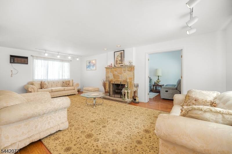 15 E Pierrepont Ave Property Photo 1