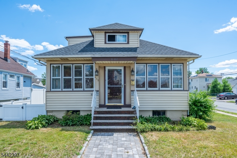8 Henderson Blvd Property Photo 1