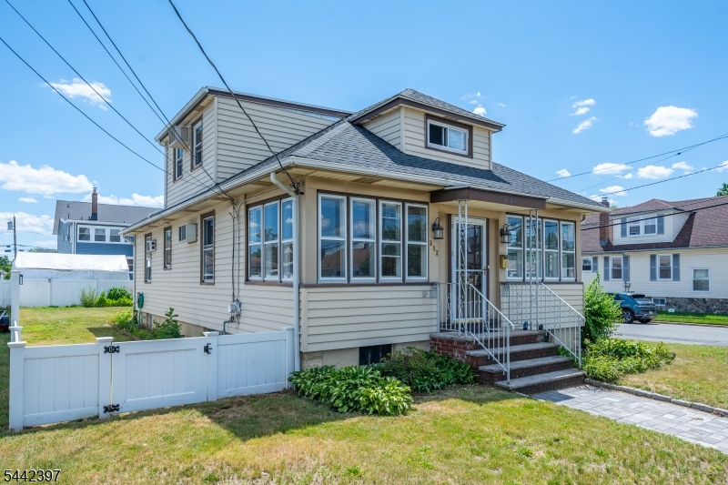 8 Henderson Blvd Property Photo 2