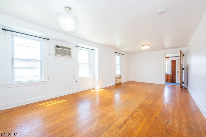 8 Henderson Blvd Property Photo 5