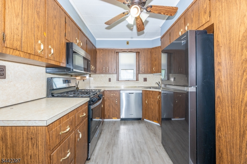 8 Henderson Blvd Property Photo 15