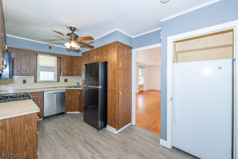 8 Henderson Blvd Property Photo 17