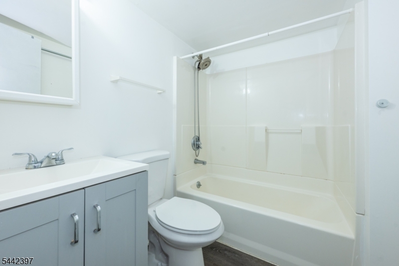 8 Henderson Blvd Property Photo 21