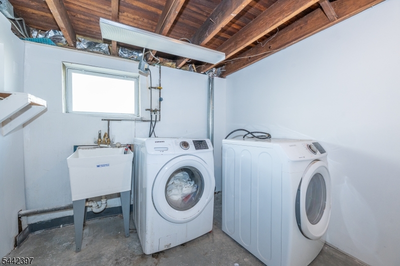 8 Henderson Blvd Property Photo 22