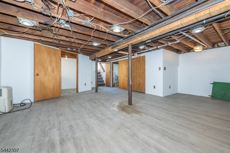 8 Henderson Blvd Property Photo 23