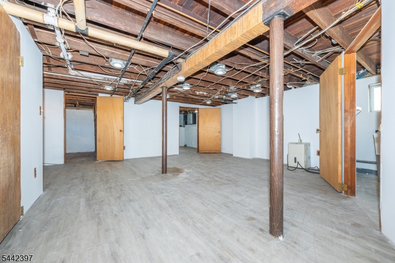 8 Henderson Blvd Property Photo 24