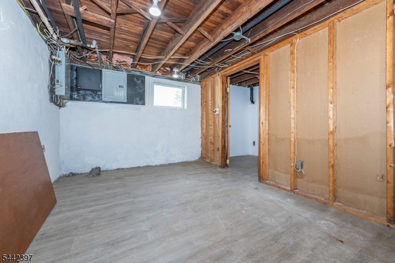 8 Henderson Blvd Property Photo 25