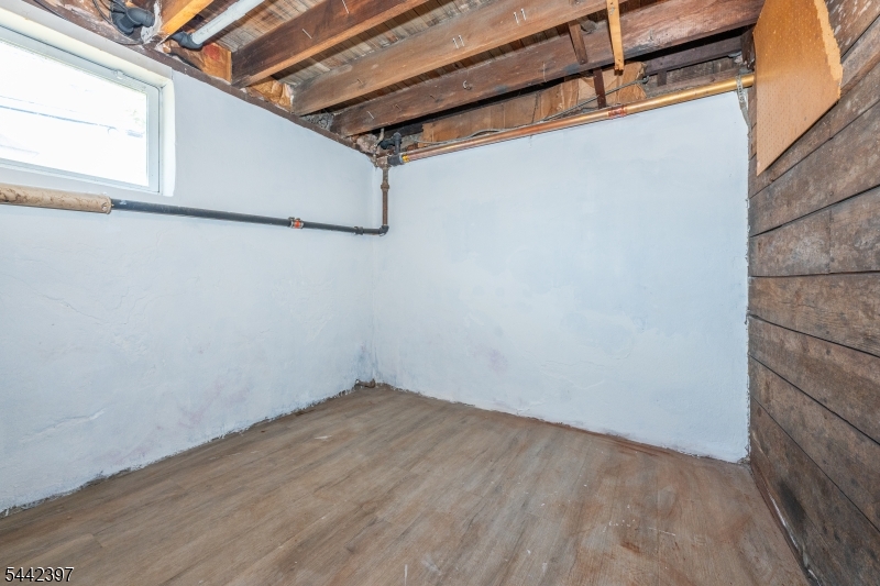 8 Henderson Blvd Property Photo 27
