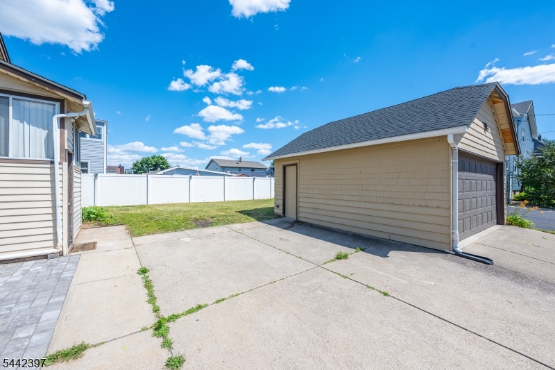 8 Henderson Blvd Property Photo 30