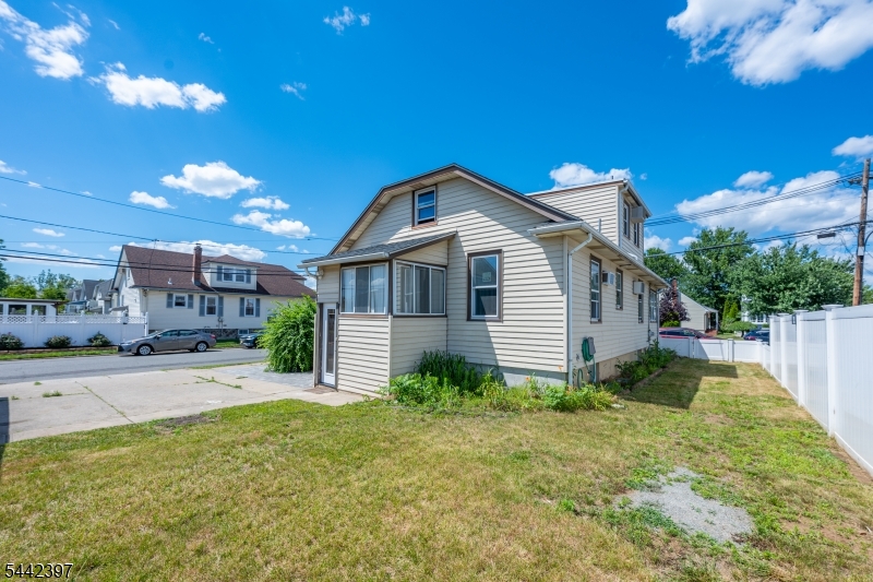 8 Henderson Blvd Property Photo 31