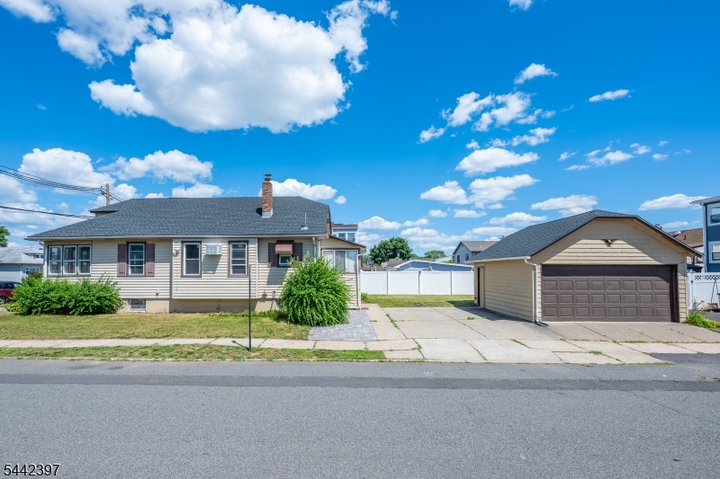8 Henderson Blvd Property Photo 32