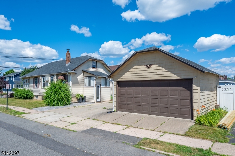 8 Henderson Blvd Property Photo 33