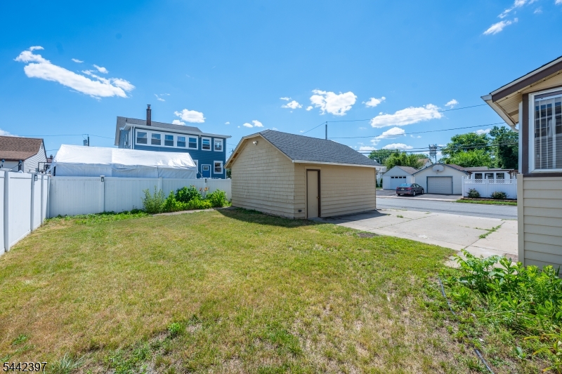 8 Henderson Blvd Property Photo 34
