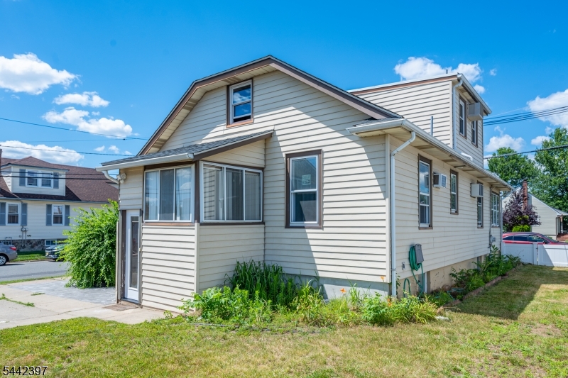 8 Henderson Blvd Property Photo 35