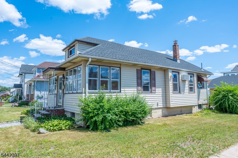 8 Henderson Blvd Property Photo 37