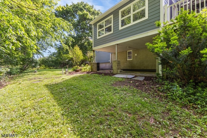 231 Sussex Ave Property Photo 42