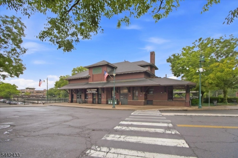 57 Michigan Ave Property Photo 8