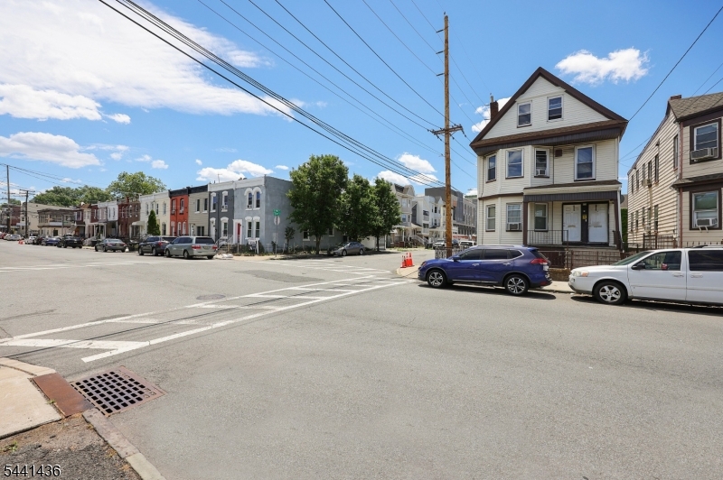 114 9th Ave Property Photo 4