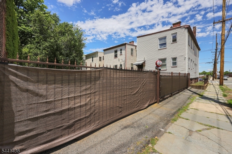 114 9th Ave Property Photo 5