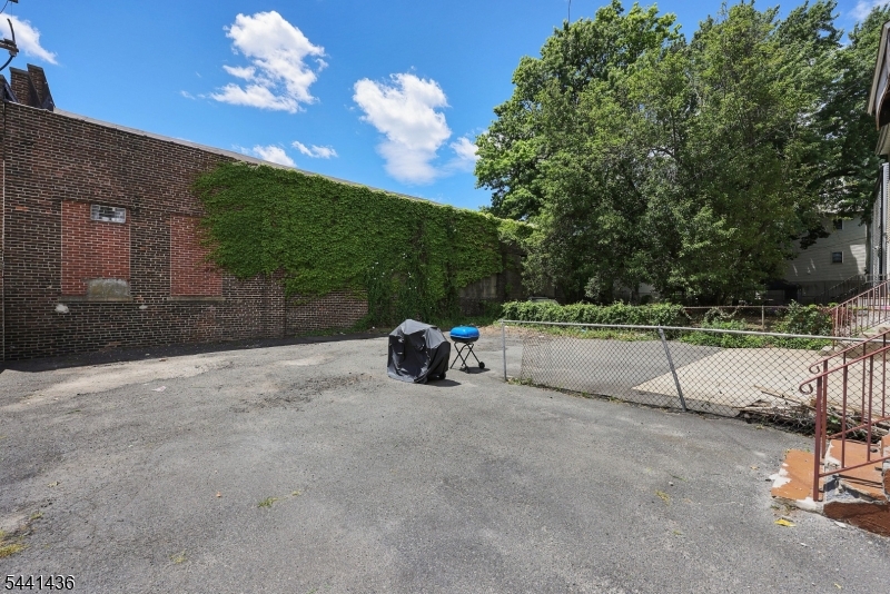 114 9th Ave Property Photo 6
