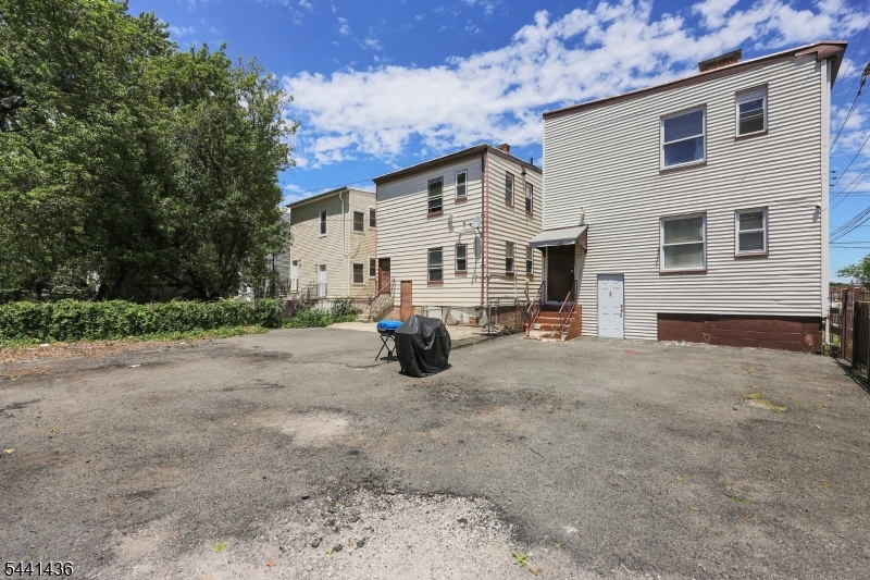 114 9th Ave Property Photo 7